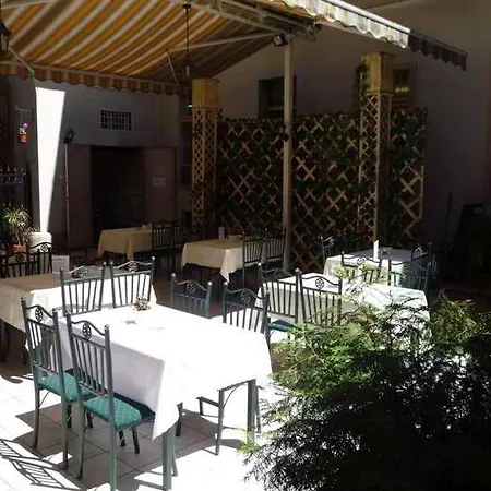 Fehar Pava Restaurant And 2* Βουδαπέστη